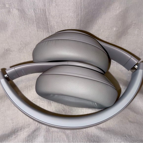 Beats Studio Pro Over-Ear Wireless Headphones | Sandstone Color - Picture 5 of 9